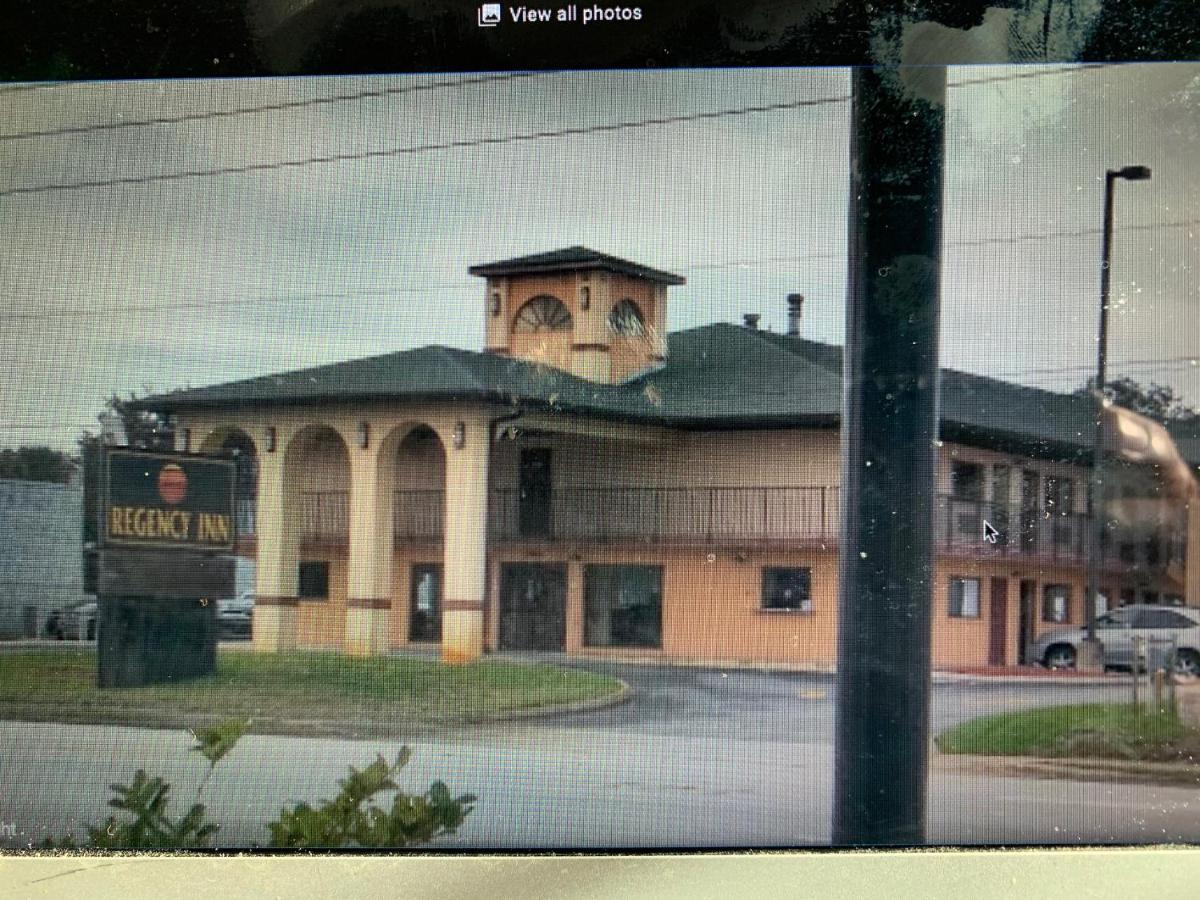 Regency Inn Fern Park Exterior photo